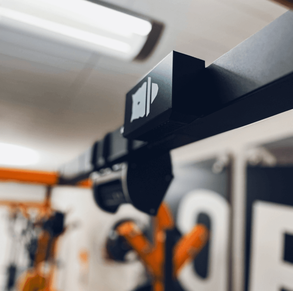 perch et la batterie sur le support de poids